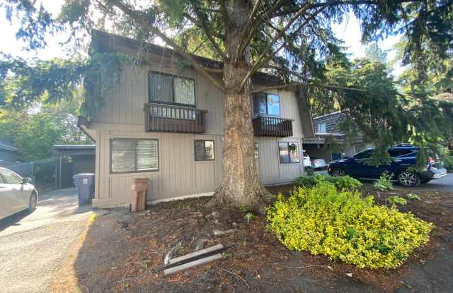 South Hill Triplex-Nestled away in private treed area 2 bed/2bath - 1318 South Hawthorne Place, Spokane, WA 99202
