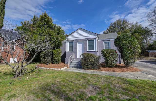 Charming 2 Bedroom Home Just Blocks from USC Campus with Great Parking  Move-In Ready Appeal photos photos