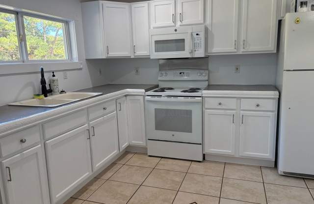 2 Bedroom (plus bonus room) 2 Bath Home in Kill Devil Hills Gallery 3