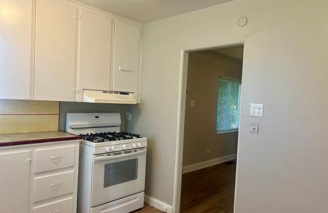 Charming 2 Bed Home Near Central Park Gallery 4
