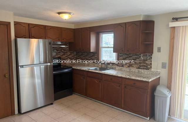 Newly Renovated Townhouse Styke Apartment For Rent in Providence! photos photos