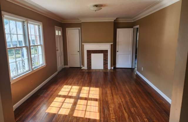 Cozy Single Family Home! Gallery 3