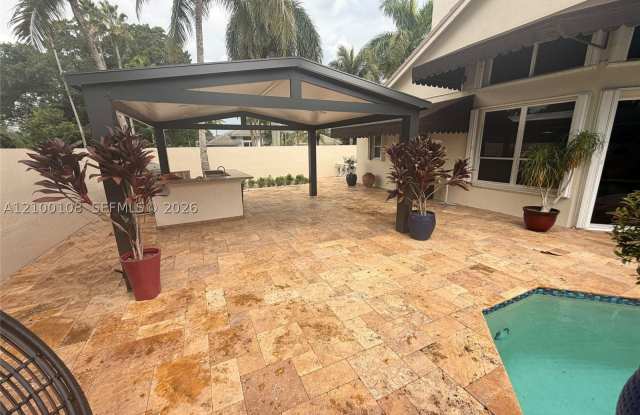 15240 Laurel Ln S Gallery 4
