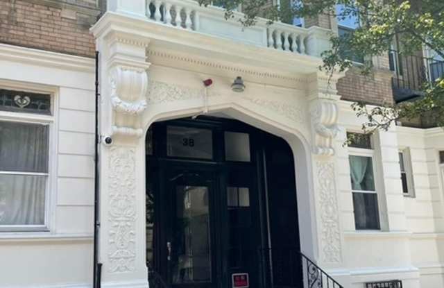Fenway 4 Bed – Heat & Hot Water Included – Cat Friendly – No Fee – 6/1 Gallery 4