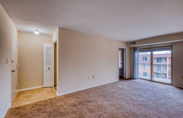 Oakton Park Apartments Gallery 4