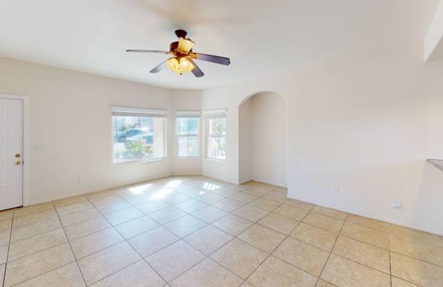 COASTAL Living | Blocks from the beach Gallery 4