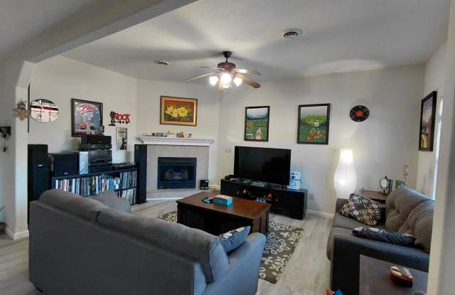 4 Plex unit close to FLW photos photos