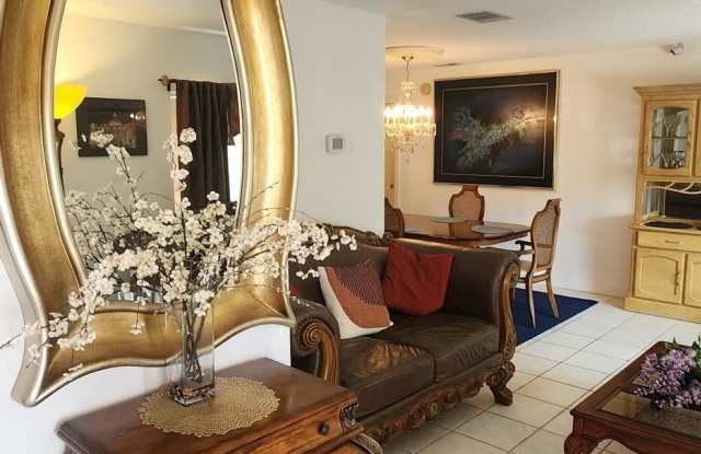 610 Palm Drive Gallery 3