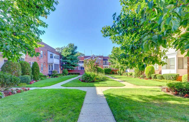 284 Central Avenue - 284 Central Avenue, Lawrence, NY 11559