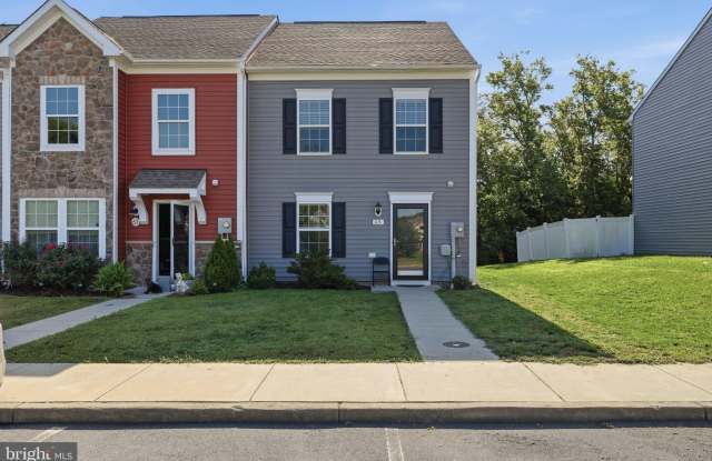 65 DARIEN Drive Gallery 3