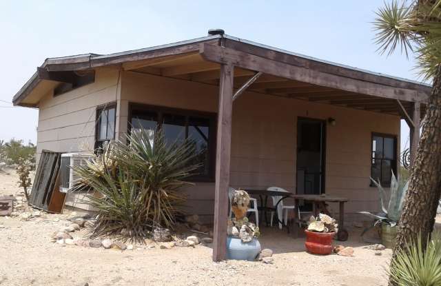 Cute and Cozy - 5646 Paradise View Road, Yucca Valley, CA 92284