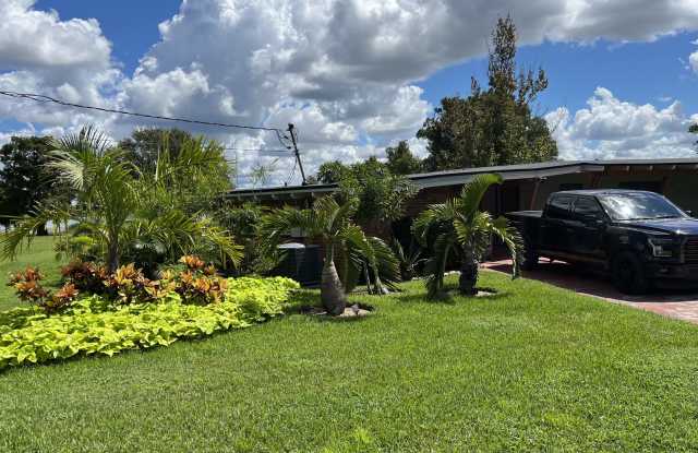 1511 South John Young Parkway - 00 photos photos