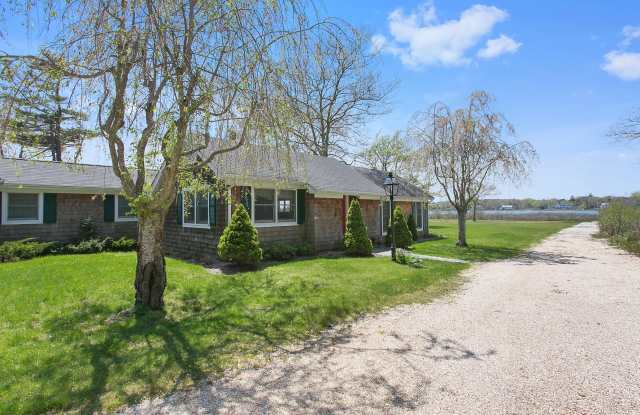 4 Sandacres Lane - 4 Sandacres Road, Quogue, NY 11959