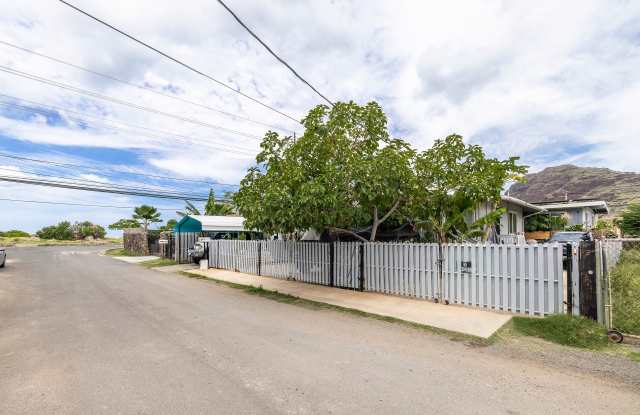Nanakuli - across BEACH 2/1/1pkg $2,200/mo + GET  utilities photos photos
