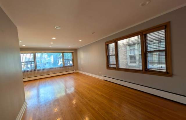 5820 North Maplewood Avenue Gallery 2