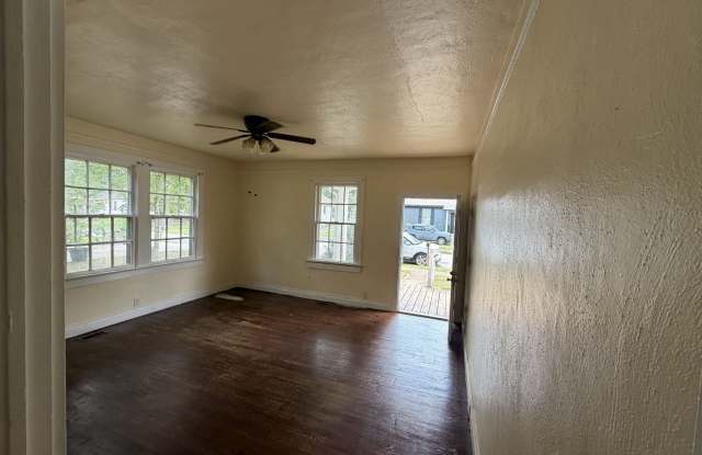 204 Royal Avenue Gallery 4