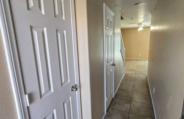 Charming Two-Story Townhouse in North Las Vegas! Move In Special Gallery 4