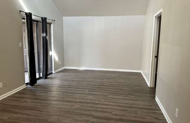 Wonderful 2 bedroom 2 bath townhome in the heart of Gilbert Gallery 4