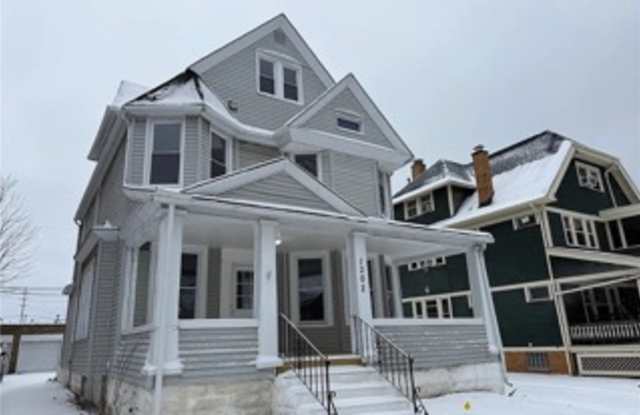 1302 W 116th St photos photos