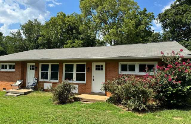 Chittenden - 905 & 907 Elwood Dr photos photos