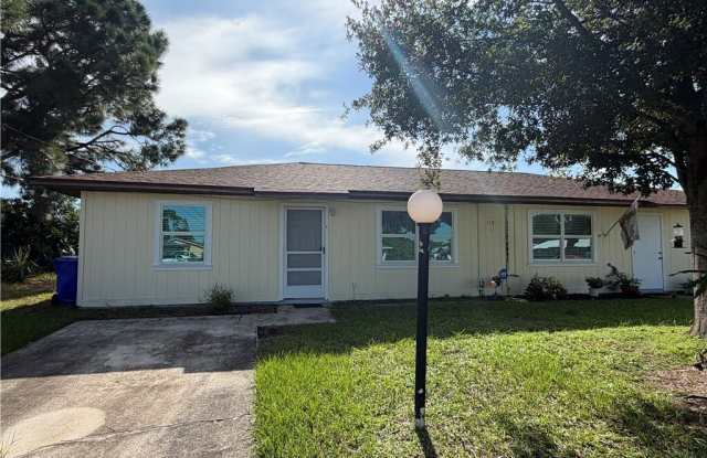 117 ADMIRAL CIRCLE B Gallery 1