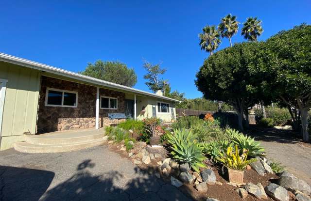 Great 3 Bedroom Ranch Style Home in North Vista! - 1810 Warmlands Avenue, Vista, CA 92084