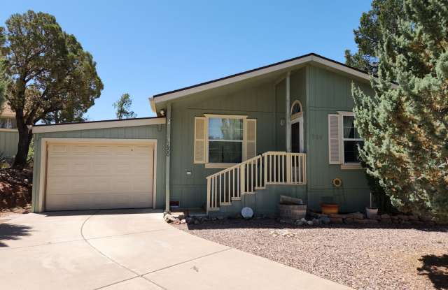 Adorable 2 bed + Den / 2 Bath + Single Garage Home photos photos Adorable 2 bed + Den / 2 Bath + Single Garage Home photos photos