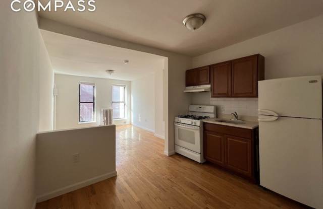 446 West 46th Street photos photos