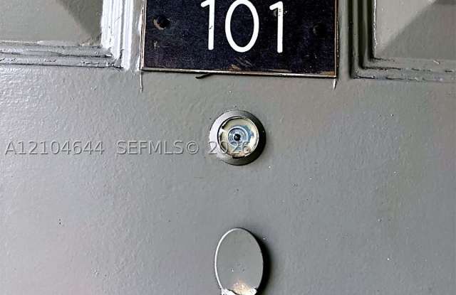 105 Gardens Dr Gallery 1