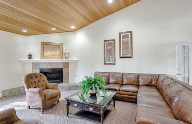 Summer Entrada Apartments Gallery 4