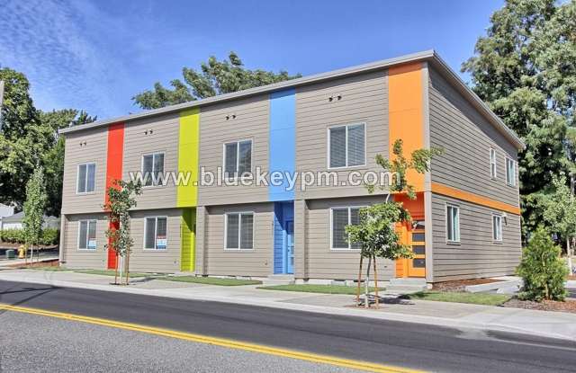2 Bed, 2.5 Bath Townhome on Broadway and E. 28th Street Gallery 3
