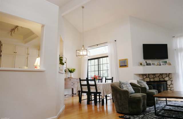 8212 Mainsail Drive Unit 206 Gallery 2