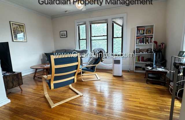 3rd Floor Corner Unit, SE Sun, Lakes Uptown Apartment, Blocks from Both Lakes, Hardwood Floors, One Month Free Gallery 1