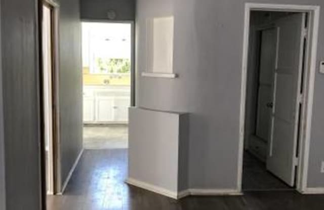 941 Belmont  - 927 Gallery 3