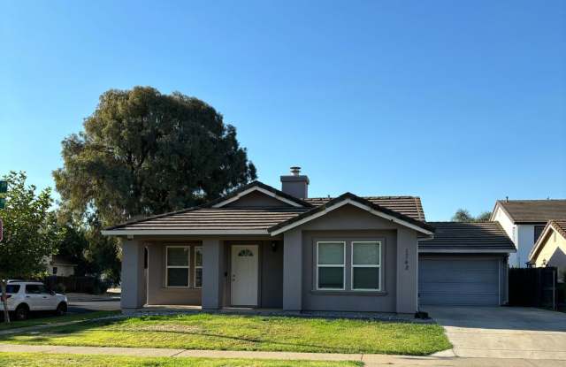 3 B/R 1 BA house on Corner Lot in Marysville 1 year lease AVAILABLE NOW! - 1748 River Run Drive, Linda, CA 95901