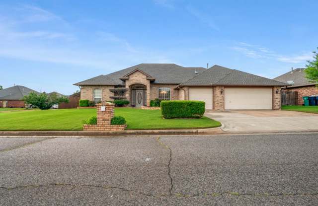 Gorgeous 4 Bed 3 Bath Home Near Tinker Air Force Base! photos photos