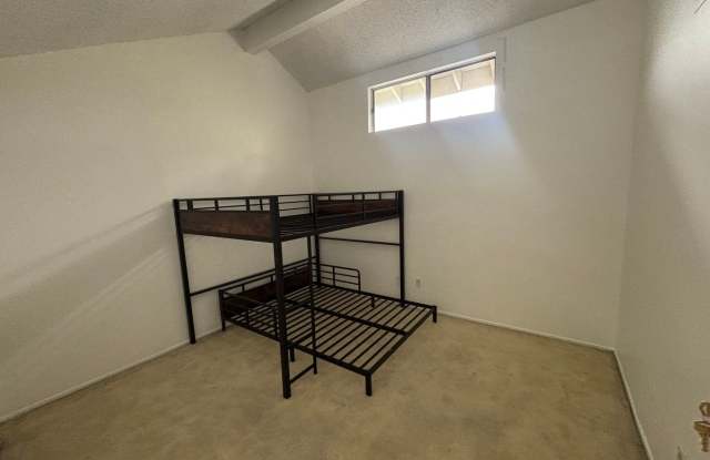 American Beauty Village 4-Bedroom Condo for Rent in Canyon Country! Gallery 4