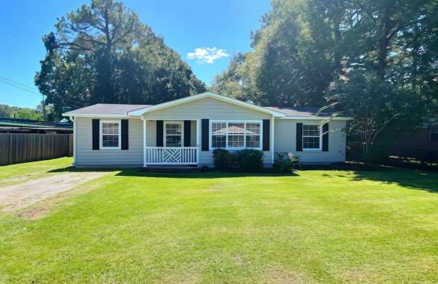 Updated 4-Bedroom Home with Fenced Yard in Pascagoula photos photos