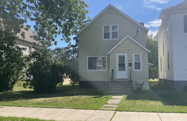 2328 Banks Ave - 2328 Banks Avenue, Superior, WI 54880