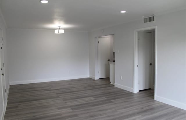 7575 Katy Freeway - 7575 Katy Freeway, Houston, TX 77024