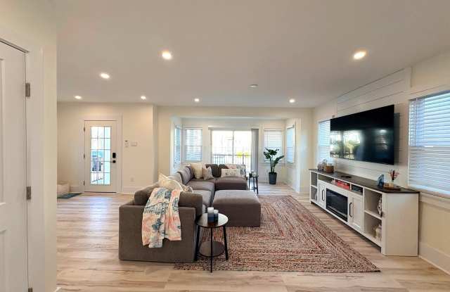 6 N Jasper Gallery 3