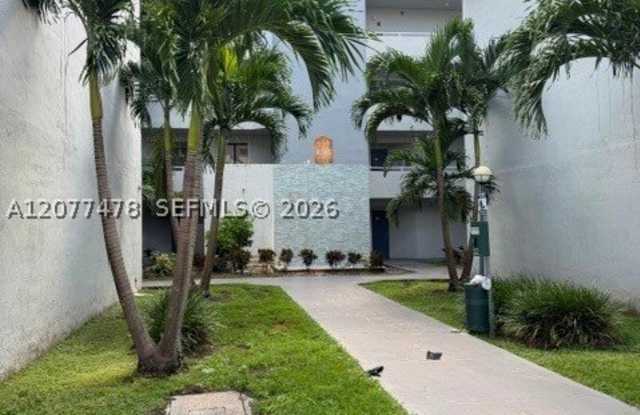 8215 SW 152 AV - 8215 Southwest 152nd Avenue, Kendall West, FL 33193