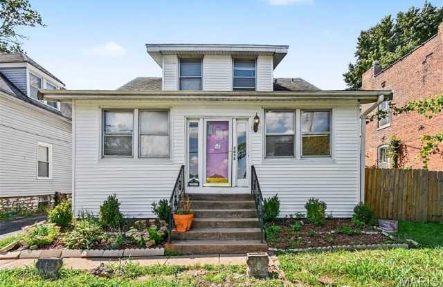 2038 McLaran Avenue Gallery 2