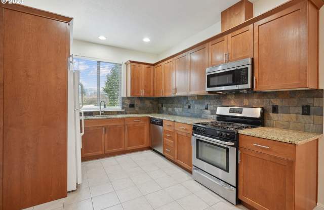 3BR Townhome in Gated Community! - 5331 Northeast Cully Boulevard, Portland, OR 97218 3BR Townhome in Gated Community! - 5331 Northeast Cully Boulevard, Portland, OR 97218