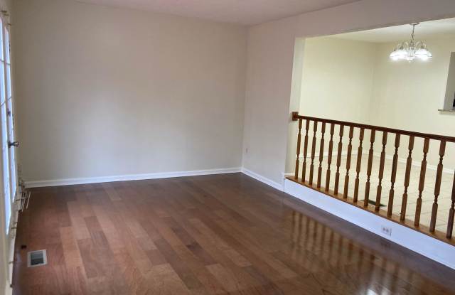620 CORAL REEF DRIVE Gallery 4