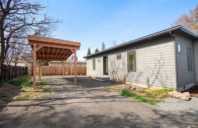 Fully Fenced Private Single-Level 2x2 Retreat in Bend with Bonus Office Nook! photos photos