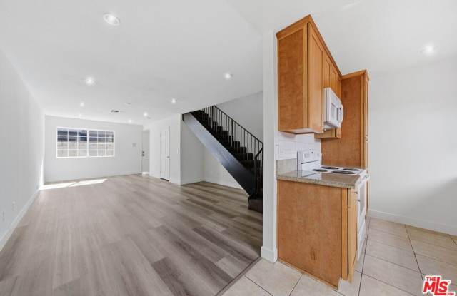 6616 Sylmar Ave unit: 6 photos photos