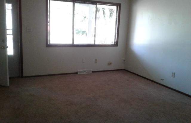 3 bedroom, 2 bath House: Available July 2027! Gallery 4