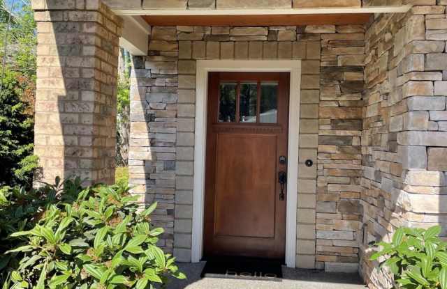 Happy Valley Townhome! 2Bed + Den/Office w/ 2.5 Bath ~ Garage, Washer/Dryer ~ Convenient to PDX Airport! photos photos Happy Valley Townhome! 2Bed + Den/Office w/ 2.5 Bath ~ Garage, Washer/Dryer ~ Convenient to PDX Airport! photos photos