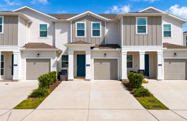 Lake Wilson Reserve – 7552 Stone Creek Trail - Townhouse Gallery 1